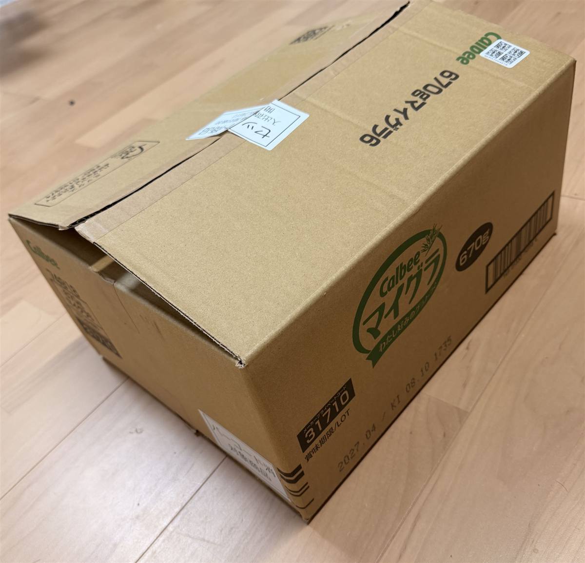 カルビー マイグラ 670g が6袋入った段ボール箱