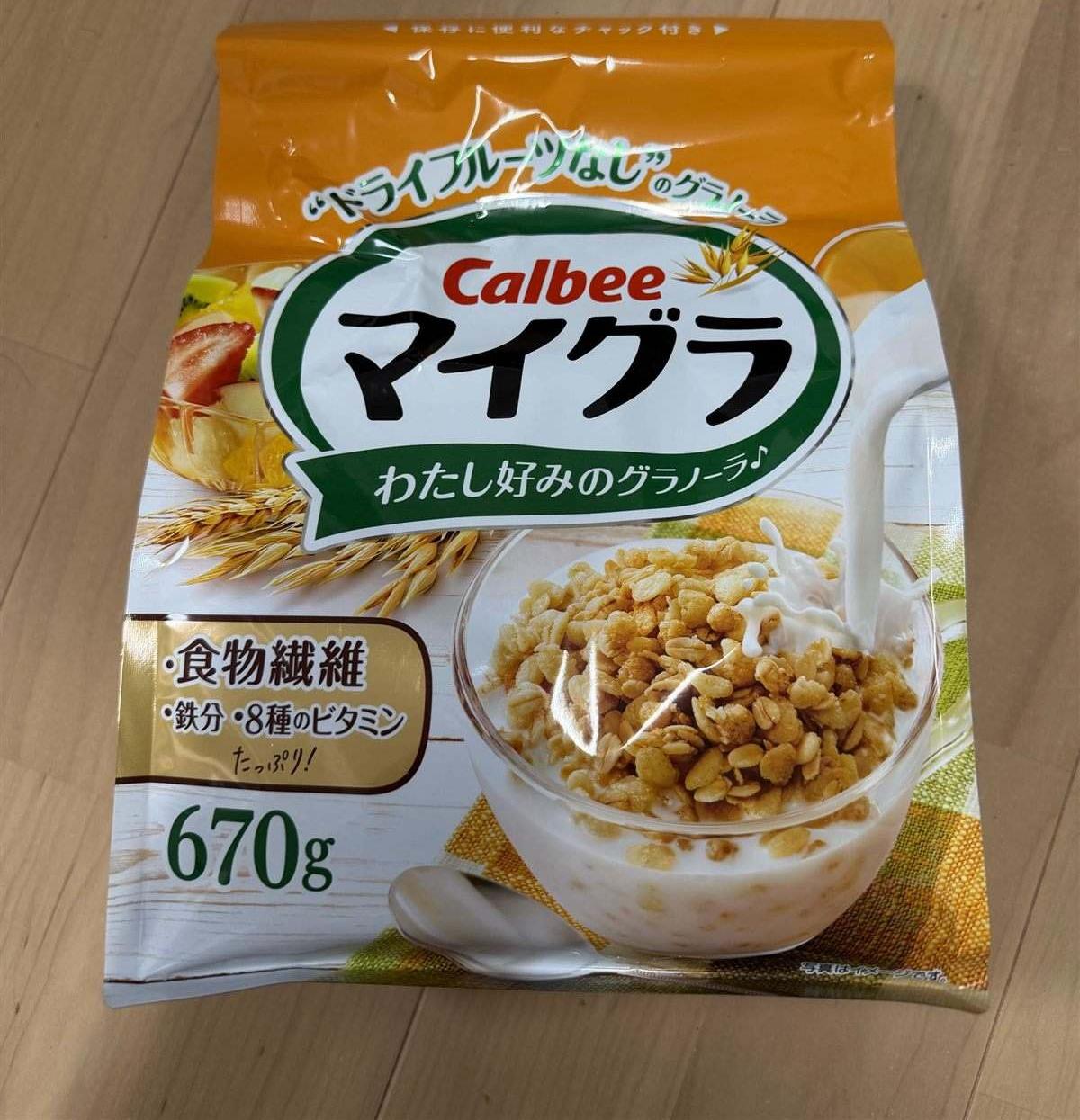 カルビー マイグラ 670g のパッケージ。「ドライフルーツなしのグラノーラ」と書かれている